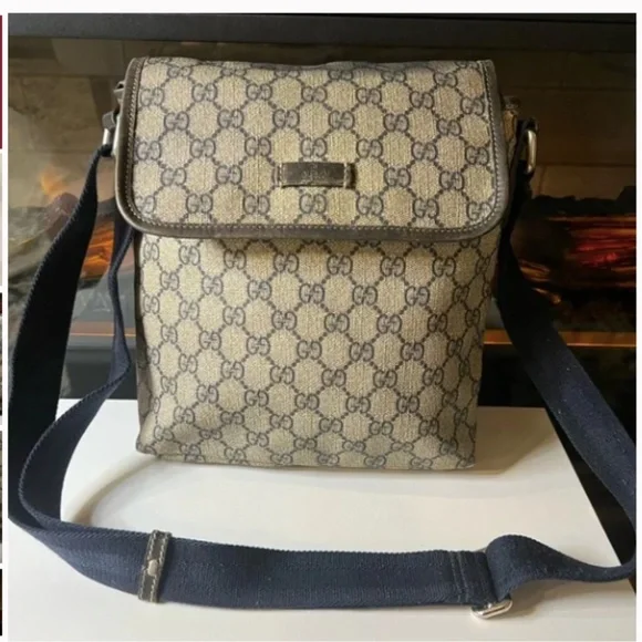 Authentic Gucci GG Crossbody Bag - Picture 2 of 12